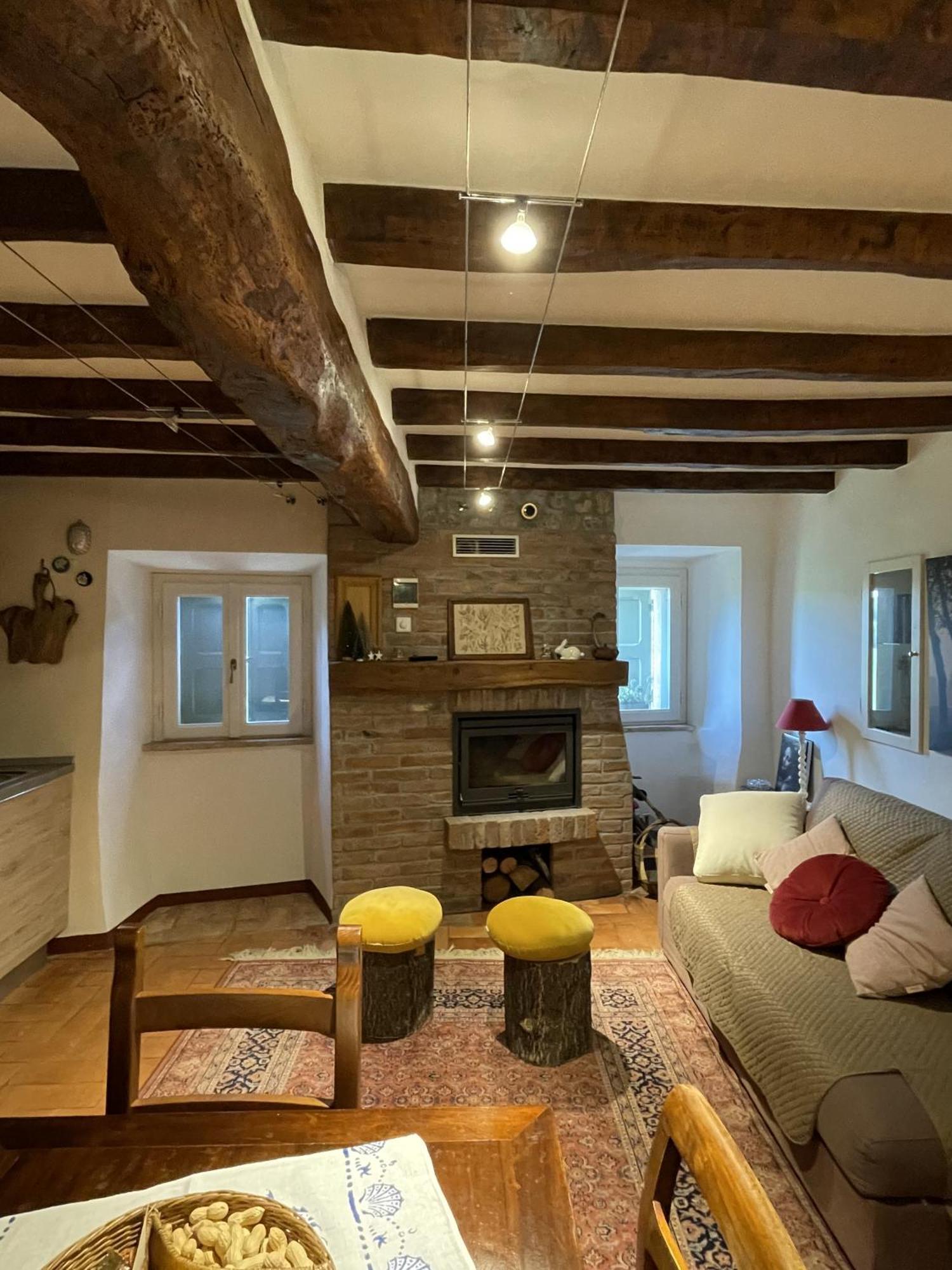 Con Camino Nel Borgo Del Castello Hébergement de vacances