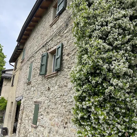 Alloggio Con Camino Nel Borgo Del Castello Albinea Extérieur photo